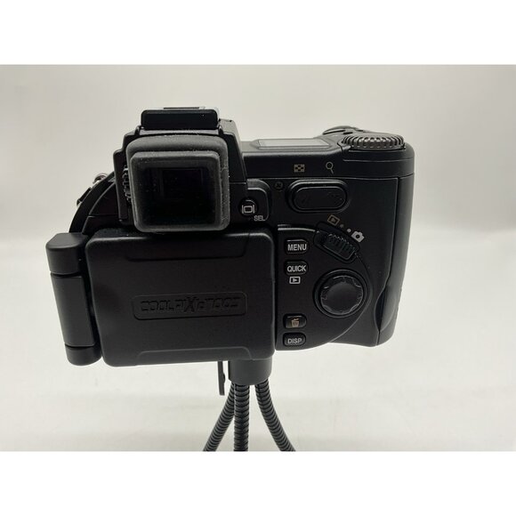 Nikon Coolpix 8700 8MP Digital Camera with 8x Optical Zoom (25515) With Charger - Picture 8 of 16